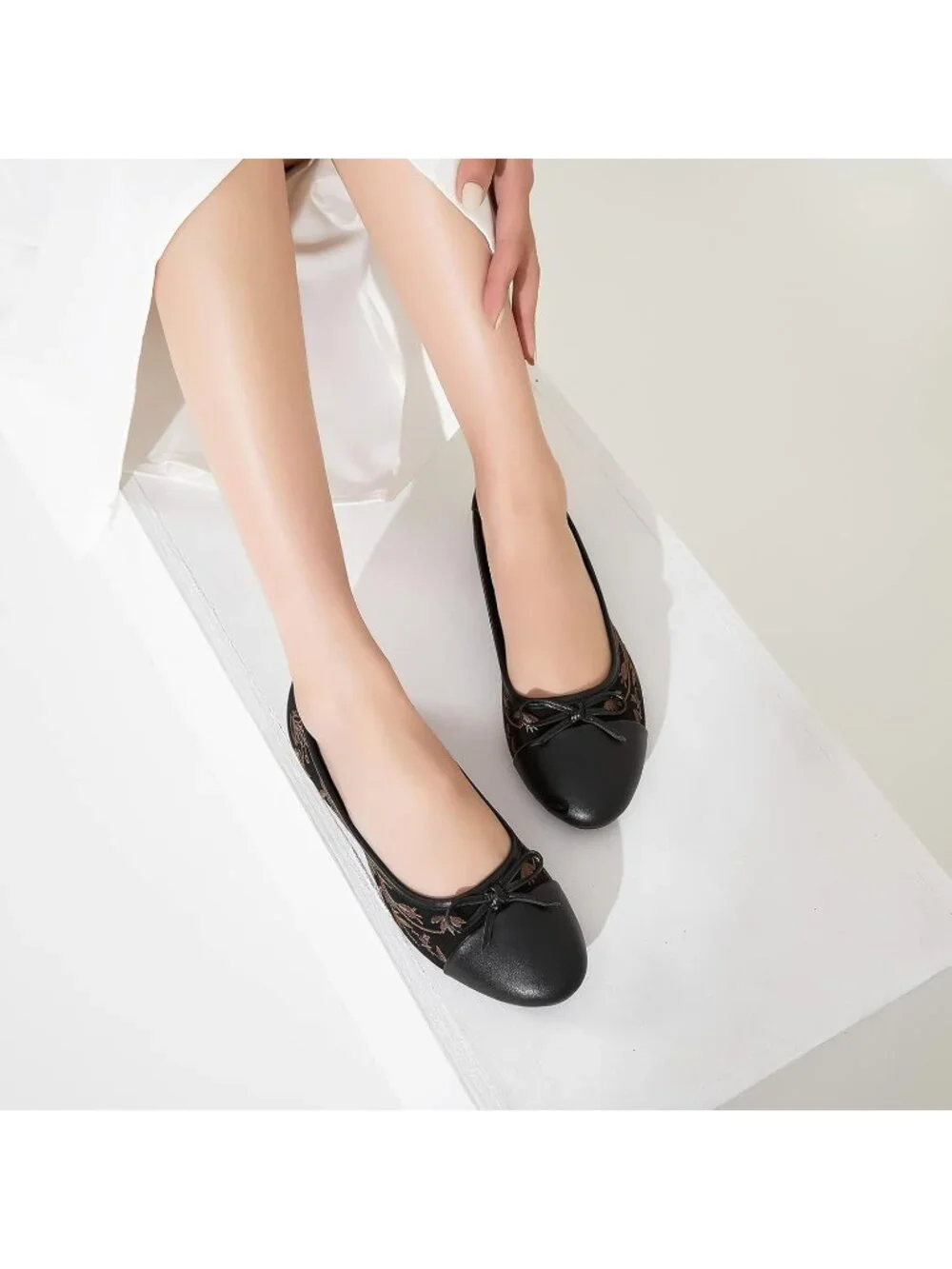 Women's Black Flats Shoes with Pomegranate Embroidery with Bow Comfortable